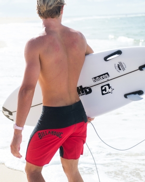 Men's Billabong Arch Pro 19 Boardshorts Red / Red | 614LXTPGH